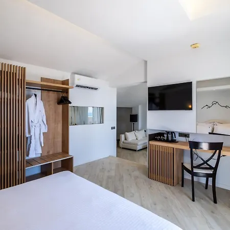 Mediterranean Beach Resort Laganas Exterior photo